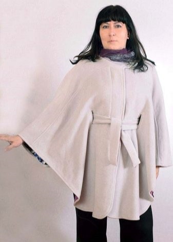 Coat poncho (64 fotografii) cu ce sa poarte, modele cu capota, intr-o cutie, cu o centura, cu maneci