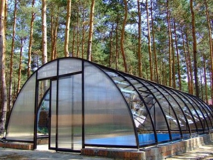 Pavilion pentru stadiul piscinei de construcție cu mâinile lor - o sarcină ușoară