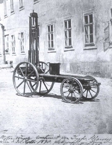 Primele mașini ca un cărucior pe roți s-au transformat în mercedes