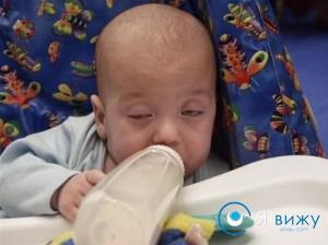 De ce un nou-născut își rodește ochii într-un vis, un nou-născut