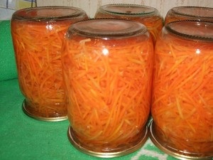 Pregătiți pentru cea mai bună rețetă de morcovi în coreeană pentru iarnă în bănci