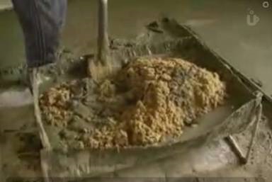 Pregătirea mortarului pentru șapă (amestec de ciment și nisip)