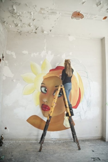 Vino și pictează ca un fără adăpost transformat o fabrică abandonată într-un muzeu de graffiti