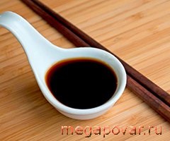 Diferența dintre sosul de soia și sosul tamari