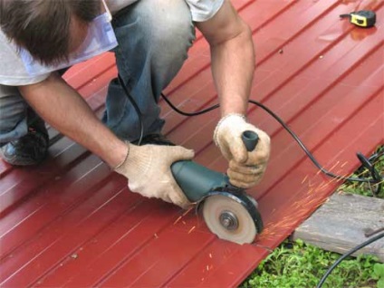 Repararea video-instrucției de plintă pentru instalarea pe mâini proprii, caracteristici ale restaurării fundației,