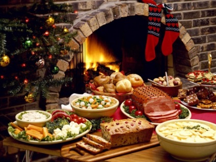 Masă de Crăciun cu mâncăruri de Crăciun și Crăciun