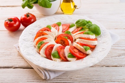 Salată clasică Caprese