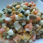 Saláta borsó és a kukorica - a legjobb receptek az ünnep 2017