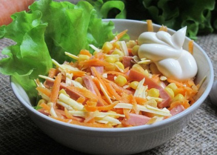 Salata cu brânză și morcovi