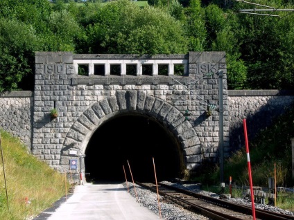 Cele mai frumoase și mai neobișnuite tuneluri