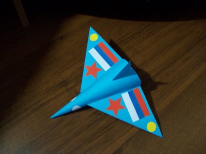 Vom construi singur avionul! »O clasă de masterat de proiectare dintr-o hârtie