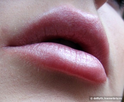 Ragyogó és terjedelmes ajkak ajakrúzs c Avon újra selymes rózsaszín vélemények