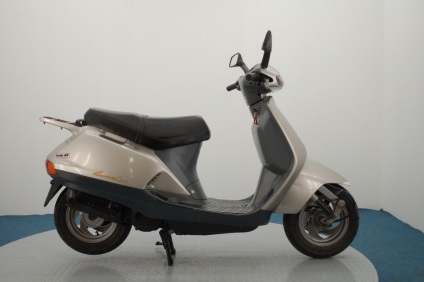 Scooter Honda conduce 90 - o revizuire a veteranului