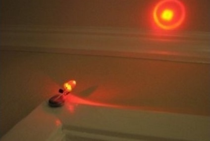 LED bekapcsol magát a sötétben, hogyan lehet a saját kezét