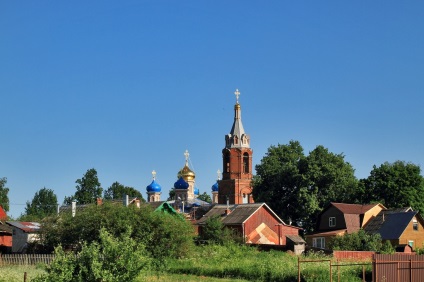 Szent tavasz és a kápolna a Tikhvin ikon az Istenanya a Ilyinsky