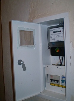 Servicii de electricieni pentru o casă din Ekaterinburg sunați la telefon prin telefon 298-02-01
