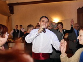 Leader-entertainer edgar - care duce la o sărbătoare corporatistă, un toastmaster pentru o nuntă, servicii de toastmaster