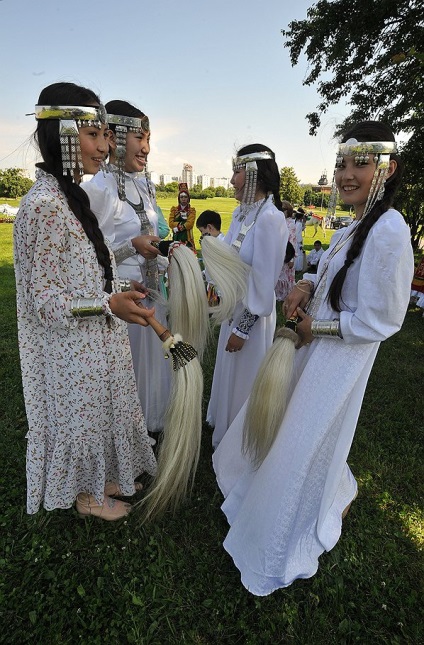 Modele de rochie Yakut gratuit