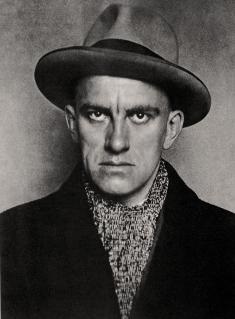 Vladimir Mayakovsky viață și creativitate