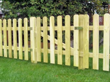 A kerítés készült táblák, hogyan kell felépíteni egy sétány rack a kezét, telepítési útmutató, fotók és az ár -