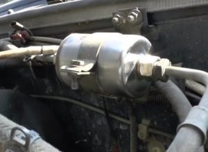 Înlocuirea filtrului de combustibil pe o vază 2107 cu un motor injector