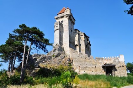 Замки нижньої Австрії burg leichtenstein (під веною) і навколо