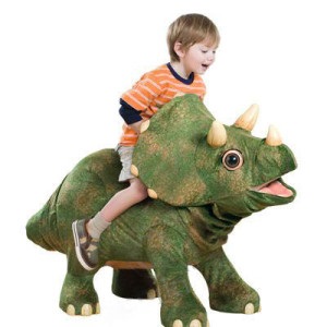 Faceți cunoștință cu triceratopii unei pisici - o jucărie interactivă, despre jucării
