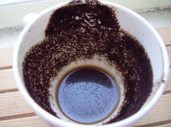 20 Ways, hogy használja kávézacc, kávé szűrők és a kávé kannák