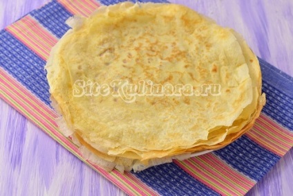 Pancake cu pui în rețetă de mere-usturoi cu fotografie de