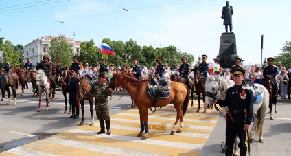 Chaly a chemat idiotul să cheltuiască bani pentru renașterea cazacilor inexistenți din Sevastopol,