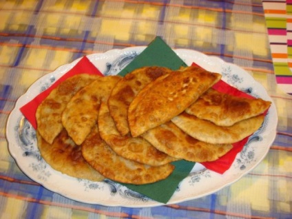 Chebureks, atât de diferit și atât de delicios sau cum să gătești o chebureki