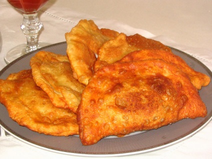 Chebureks, atât de diferit și atât de delicios sau cum să gătești o chebureki