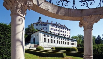 Ce este renumit pentru Castelul Ambras din Innsbruck (Austria)