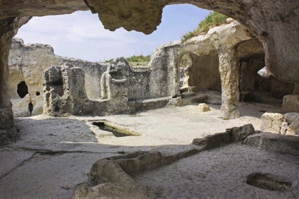 Chufut kale - orașul peșterilor