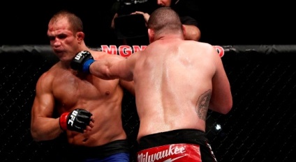 Junior dos Santos Velazquez bate ca o fată - totul despre mma, arte marțiale mixte, mixfight,