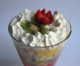 Salată de fructe cu frisca, blog delicios - rețete simple cu fotografie