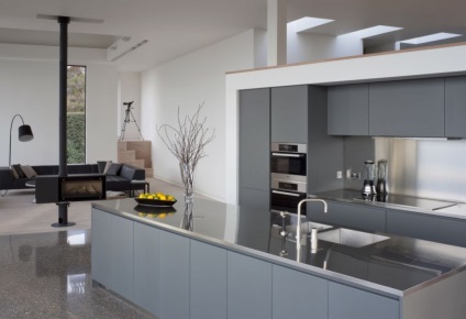 Interiorul bucătăriei într-o fotografie privată a casei, idei de design, planul de planșeu