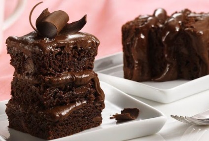 Cum să gătești un tort delicios și simplu de ciocolată