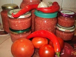 În ceea ce privește iarnă, pregăti ajika rețete adzhiki din roșii și usturoi fără a găti, regulile de gătit