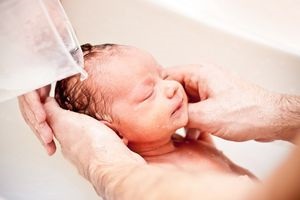 Как да запазим едно новородено бебе чрез кърмене на бебето