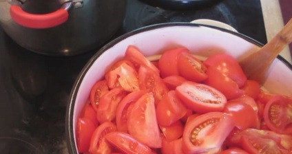 Cum se prepară pasta de tomate pentru rețetele de iarnă cu o fotografie