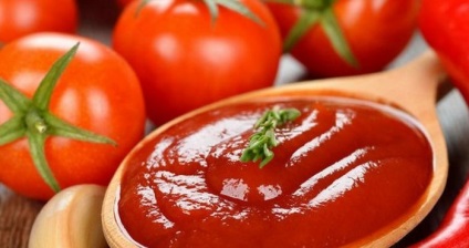 Cum se prepară pasta de tomate pentru rețetele de iarnă cu o fotografie