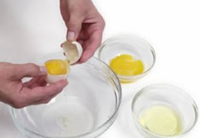 Cum să aplicați corect oul pentru păr