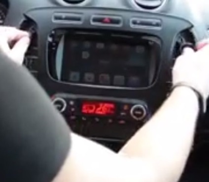 Cum să eliminați un suport radio Ford Mondeo 4 (este decis) - 1 răspuns