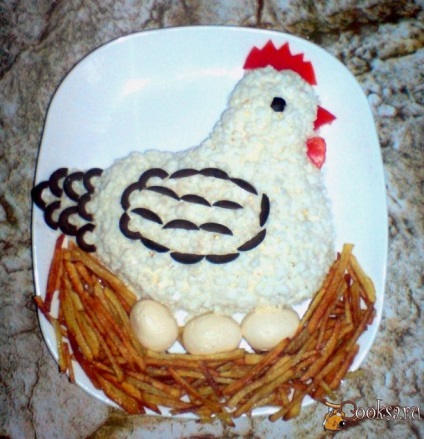 Cum să decorezi gustări pentru anul nou 2017 cu o imagine a unui cocoș sau a unui pui de găină