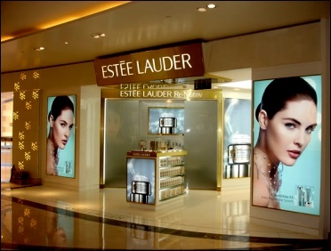 Kozmetikai Estée Lauder (Estee Lauder), parfümök, szempillafesték, Foundation, rúzs, a szérum