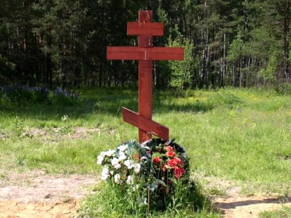 Cruci pe mormântul unui monument creștin, ortodox - pietre funerare