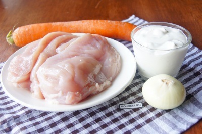 Csirkemell tejfölös - lépésről lépésre recept, hogyan kell főzni fotókkal