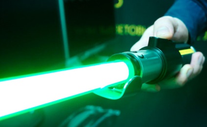 Sabia cu laser pentru a cumpăra, o adevărată război cu sabia cu laser