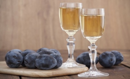 Lichior de la prune la retete acasa, cum sa faci un lichior pe vodca, alcool si lumanari